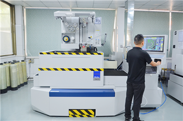 線（xiàn）切割車間