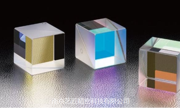 <strong>新（xīn）科技：精密加工生產用於推進（jìn）信息技術的微型光導立方體</strong>